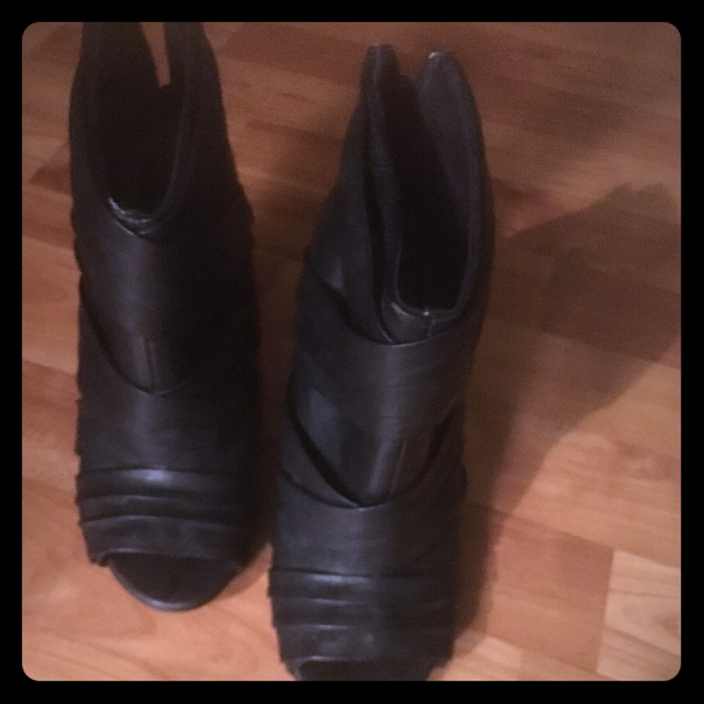 Size 7 medium heel leather